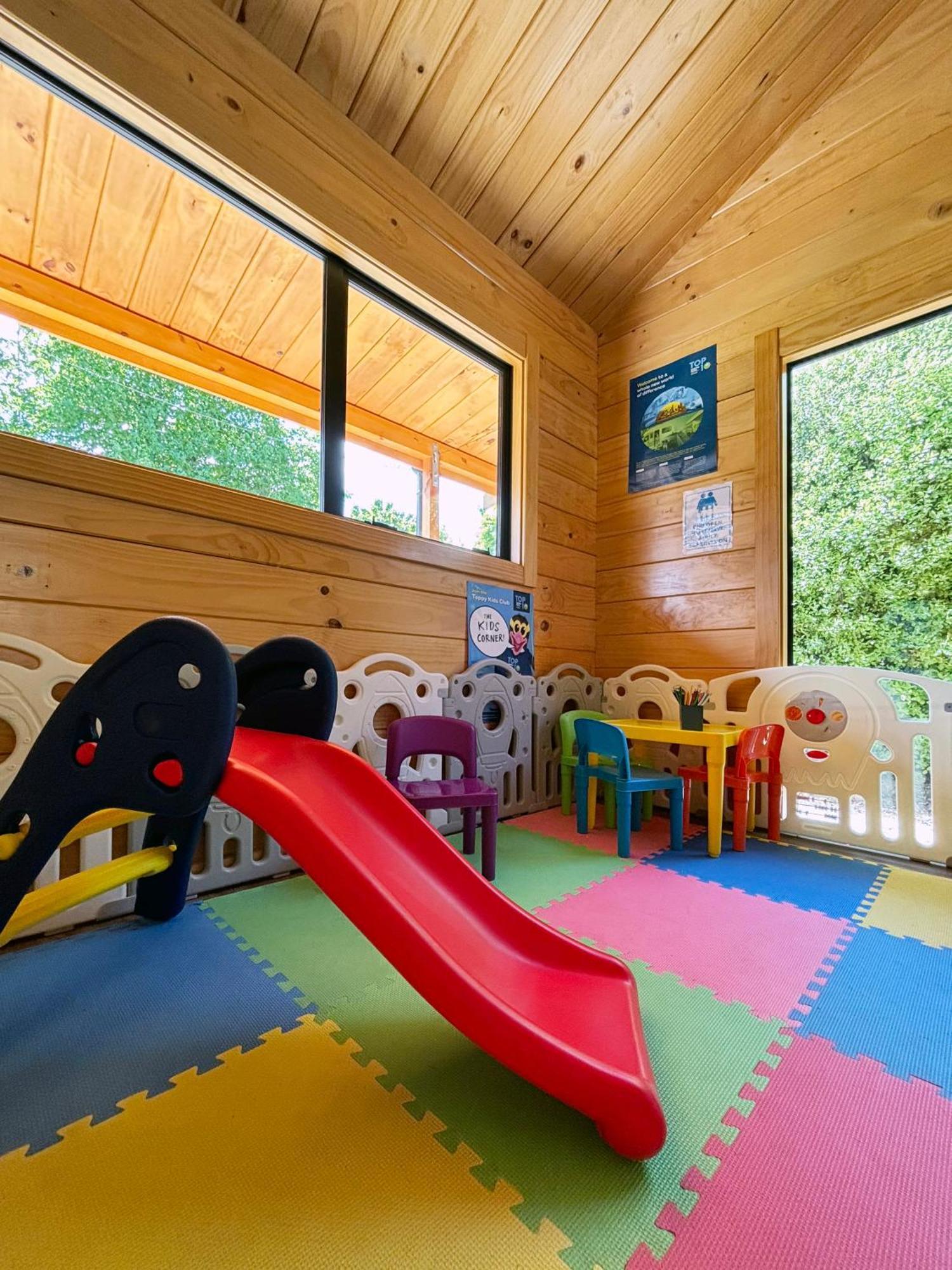Kingston Top 10 Holiday Park 外观 照片