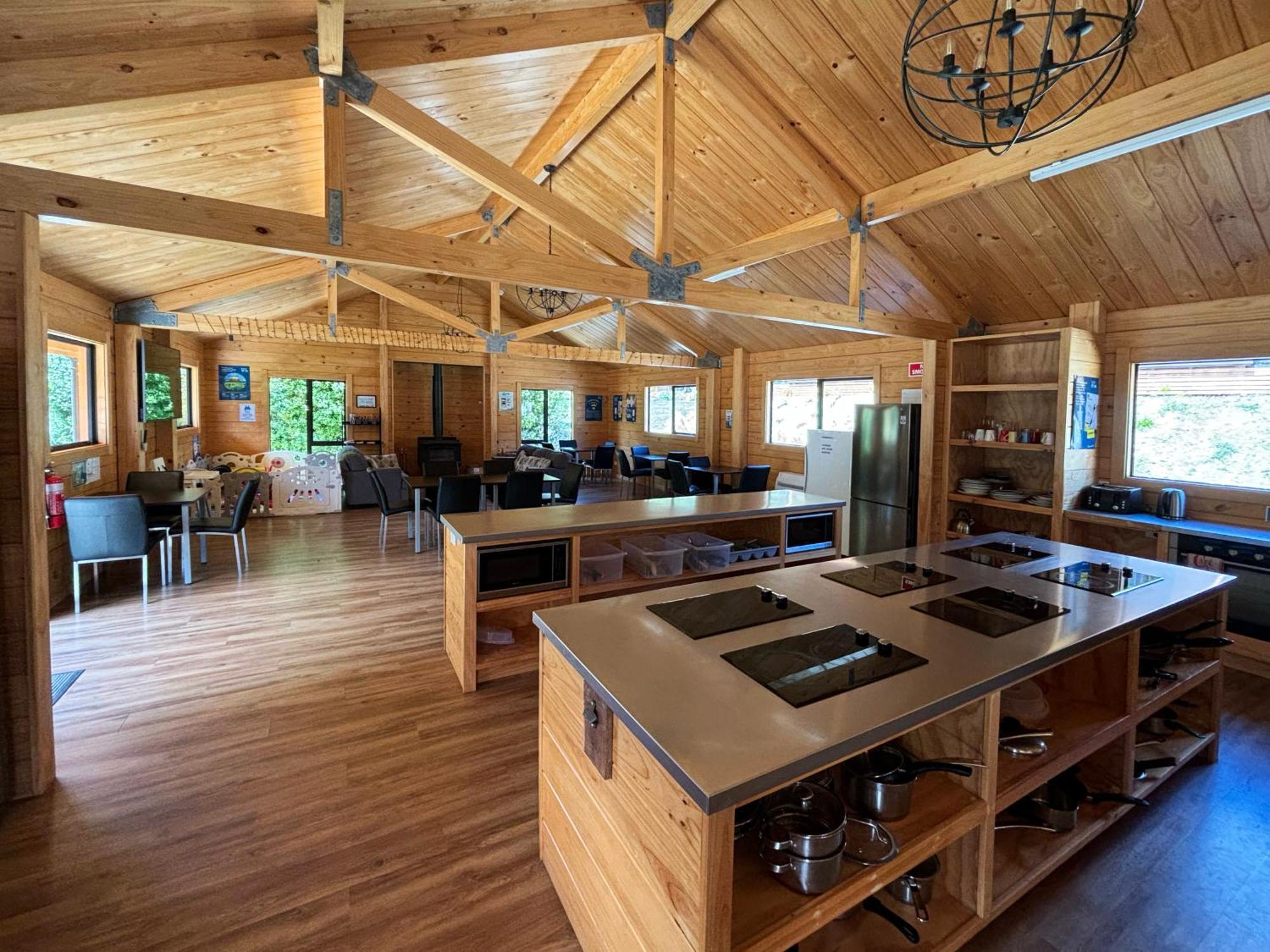 Kingston Top 10 Holiday Park 外观 照片